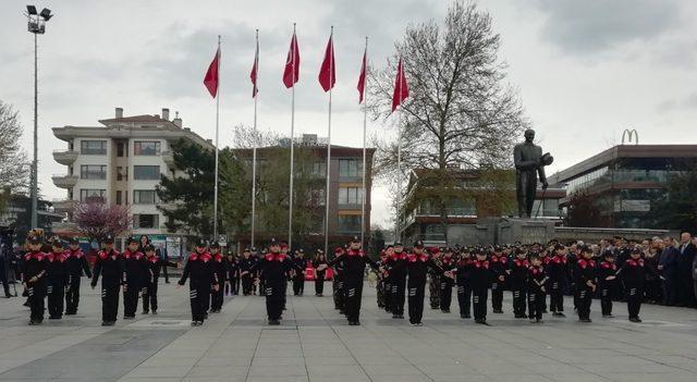 Öğrenciler Polis marşını söylediler