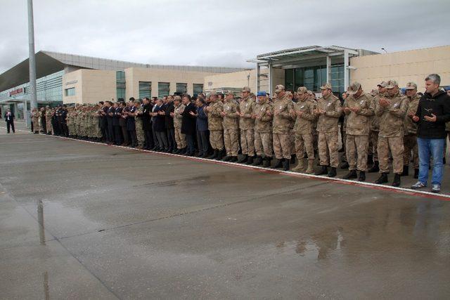 Kaza kurşunuyla şehit düşen uzman onbaşı, memleketine uğurlandı