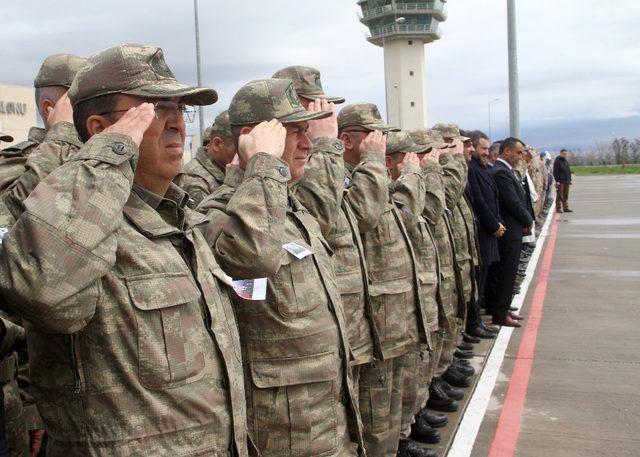 Kaza kurşunuyla şehit düşen uzman onbaşı, memleketine uğurlandı