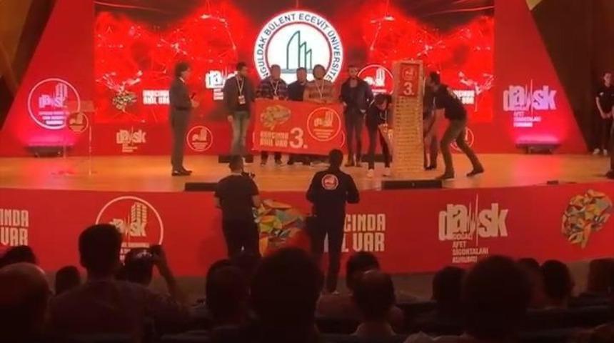 M&uuml;hendislik fak&uuml;ltesinden BE&Uuml;&rsquo;ye 2 &ouml;d&uuml;l