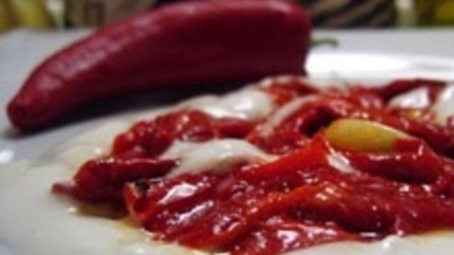 Köz Kırmızı Biber Salatası