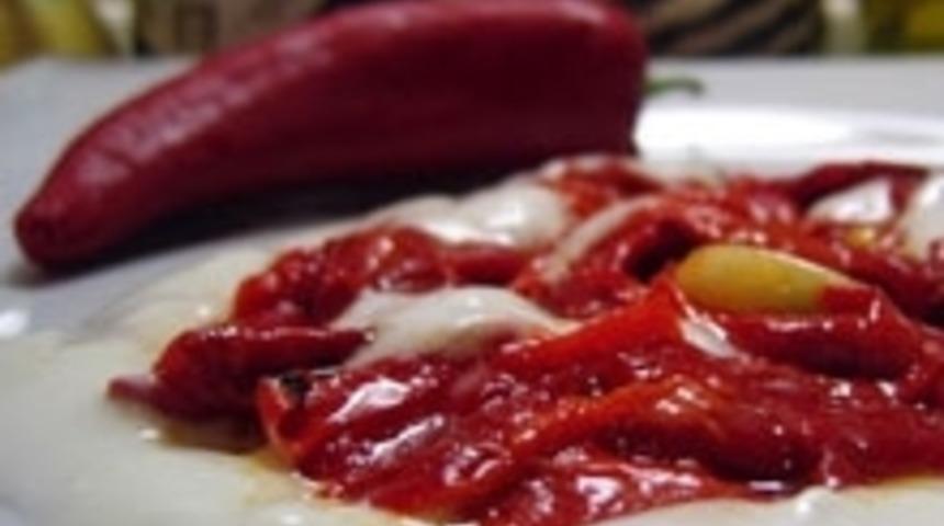 Köz Kırmızı Biber Salatası