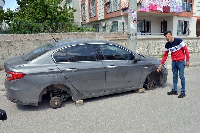 Otomobilin tekerlerini çaldılar