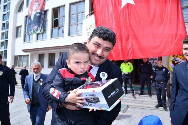 Başkan Oğuz’dan polislere anlamlı ziyaret