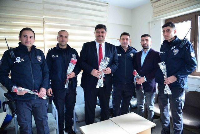 Başkan Oğuz’dan polislere anlamlı ziyaret