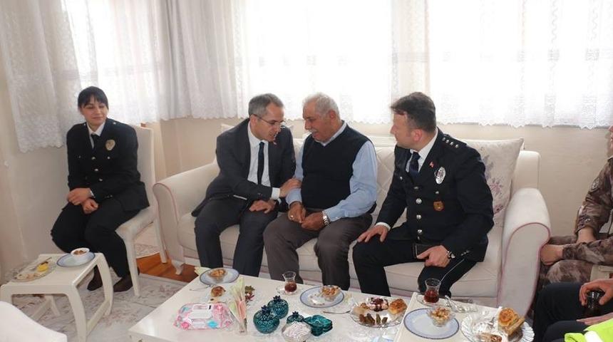 Kaymakam Deniz Pişkin&rsquo;den şehit polisin ailesine ziyaret