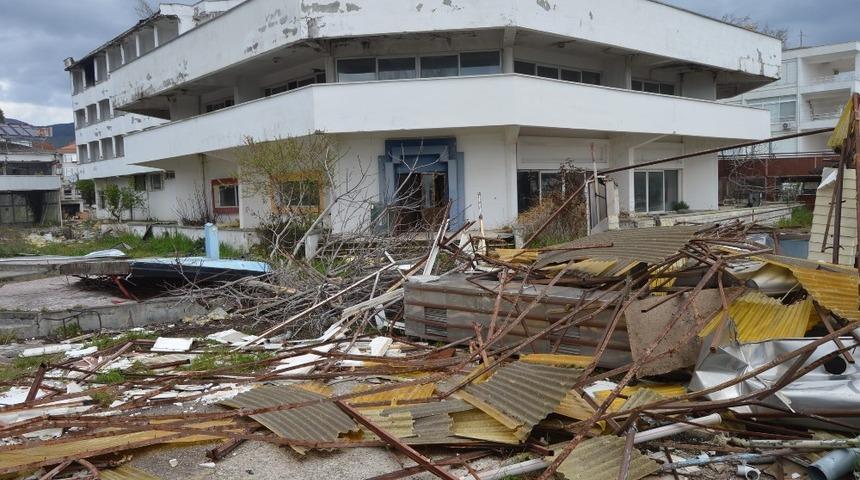 Tarihi PTT kampı yıkıldı