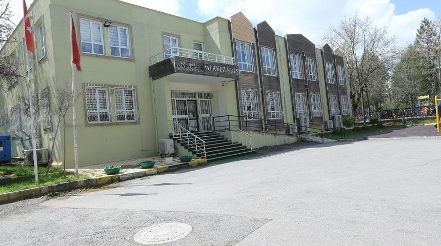 Anneler işte bebekler kreşte