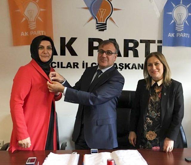 AK Parti Kadın Kollarından Pastalı Kutlama