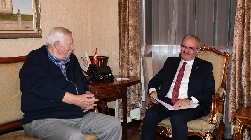 Hayırsever vatandaş 3 dairesini Milli Eğitime bağışladı