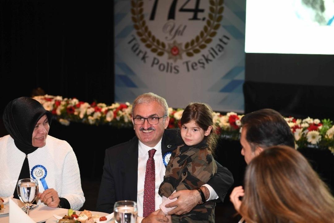 Vali Karaloğlu, şehit aileleri ile akşam yemeği programına katıldı