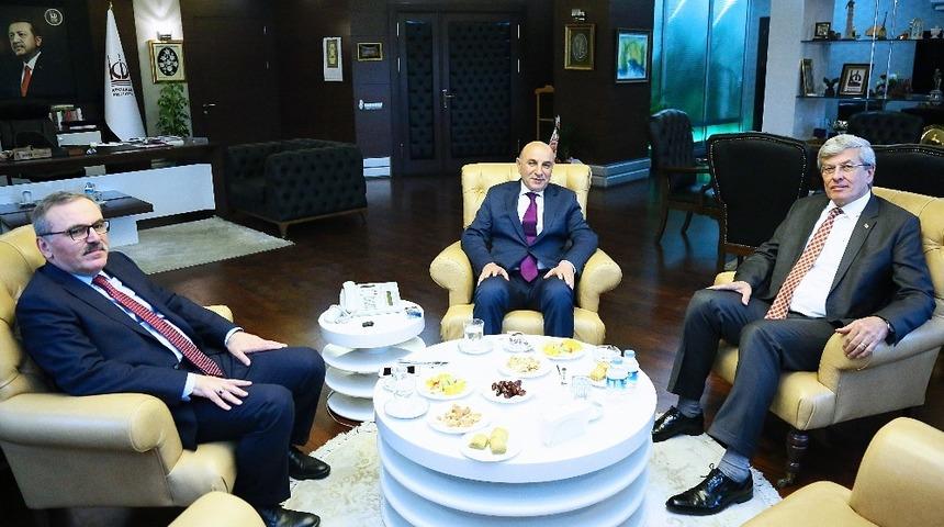 Efsane Başkan Altınok&rsquo;un bitmeyen tebrik trafiği