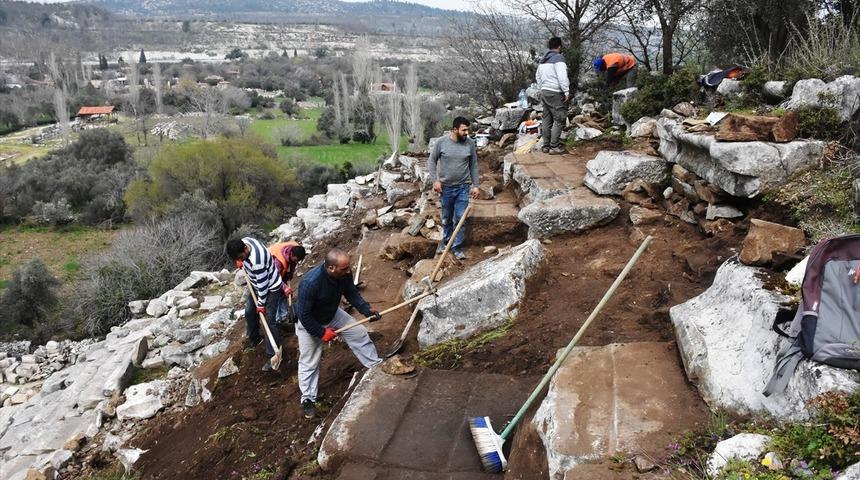 'Gladyat&ouml;rler kenti'nin tiyatrosu g&uuml;n ışığına &ccedil;ıkıyor