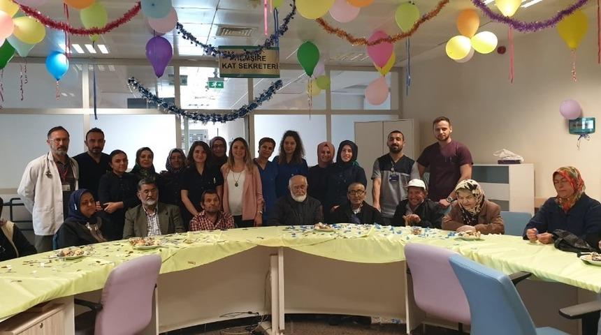 Diyaliz servisinde toplu doğum g&uuml;n&uuml;