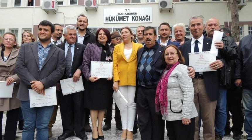 Karaburun’un ilk kadın belediye başkanı göreve başladı