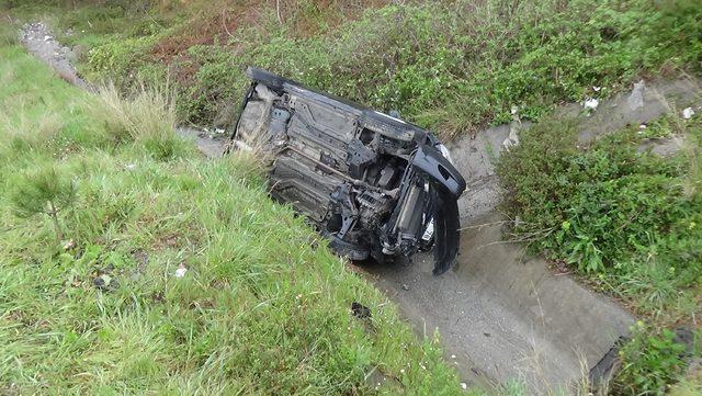 Şile'de yağmurla kayganlaşan yolda araç takla attı: 3 yaralı