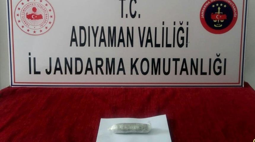 Şahısların üzerinden uyuşturucu çıktı
