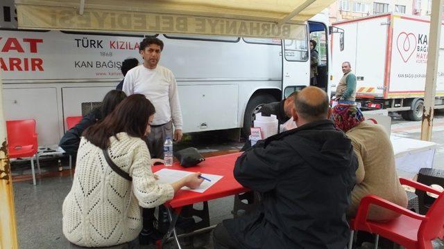 Burhaniyeliler kan bağışında önde gidiyor