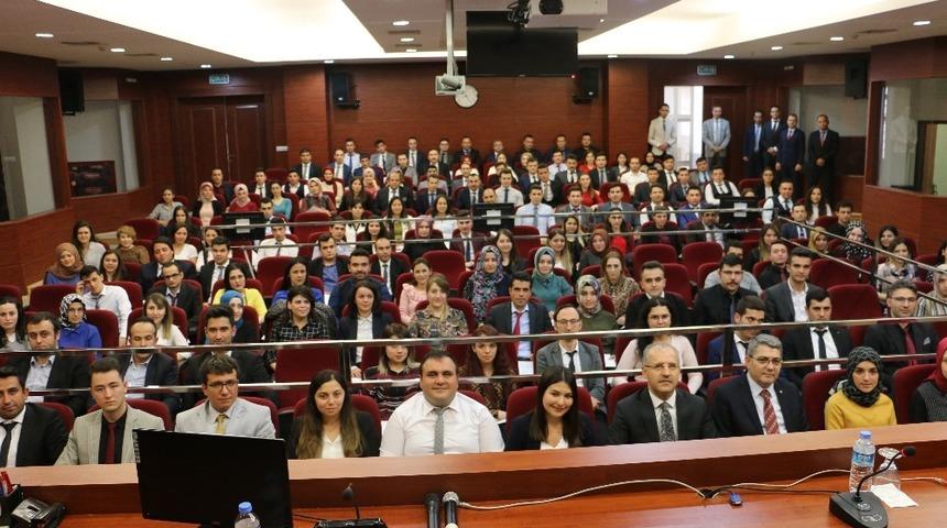 Mesleğe yeni başlayan ve 25 yılını doldurmuş adli personele tebrik belgesi