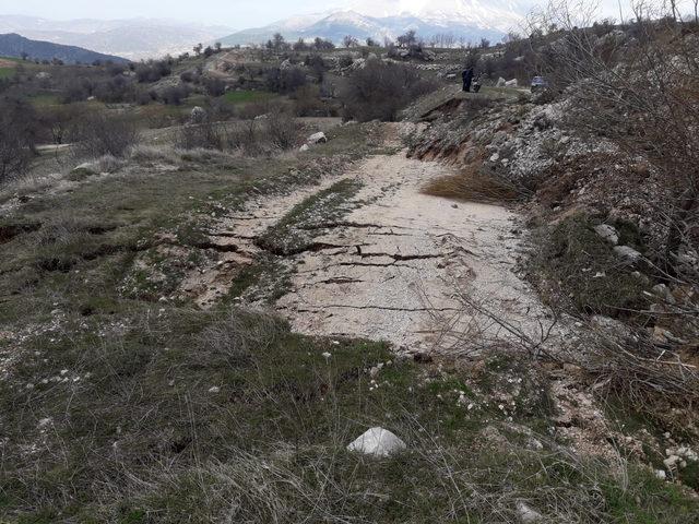 Isparta'da toprak kayması