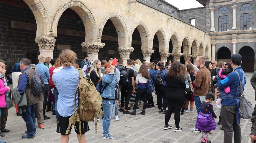 Tarih kokan şehre ziyaret&ccedil;i akını başladı