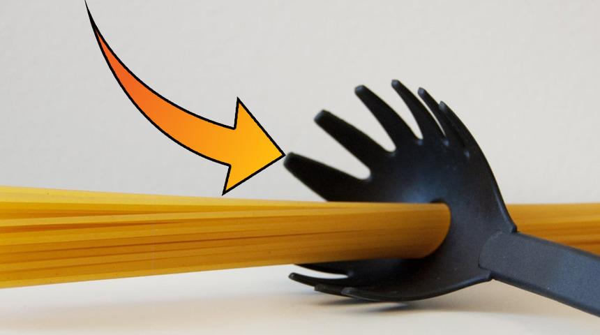 Makarna kepçesindeki deliğin bu işe yaradığını biliyor muydunuz?