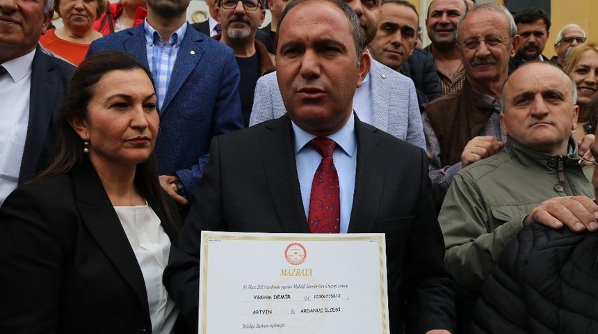4. kez Belediye Başkanı se&ccedil;ilen Demir mazbatasını bug&uuml;n aldı