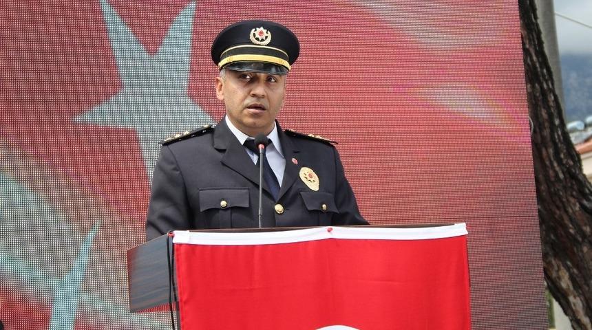 İl&ccedil;e Emniyet M&uuml;d&uuml;r&uuml; Oymaağa&ccedil;&rsquo;ın okuduğu şiir duygusal anlar yaşattı