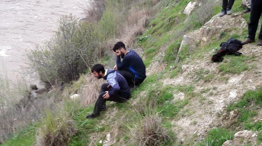 Siirt&rsquo;te otomobil Botan &Ccedil;ayı&rsquo;na u&ccedil;tu