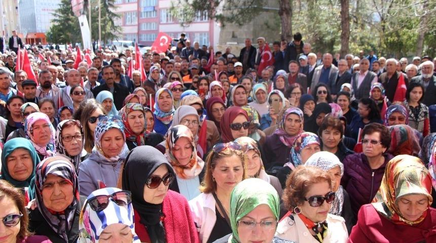 Sungurlu Belediye Başkanı Şahiner mazbatasını aldı
