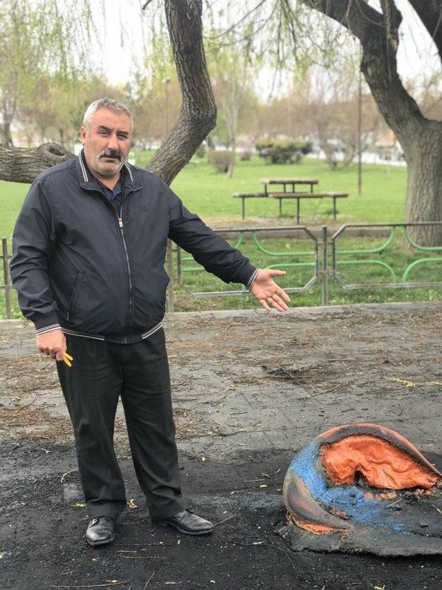 Çocuklar parktaki oyun gruplarına yeniden kavuşacak