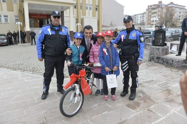 Türk Polis Teşkilatı’nın kuruluşunun 174. yıl dönümü törenlerle kutlandı