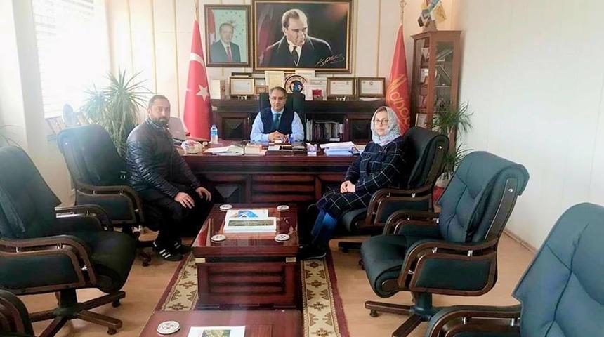 İlçenin tek kadın muhtarı mazbatasını aldı