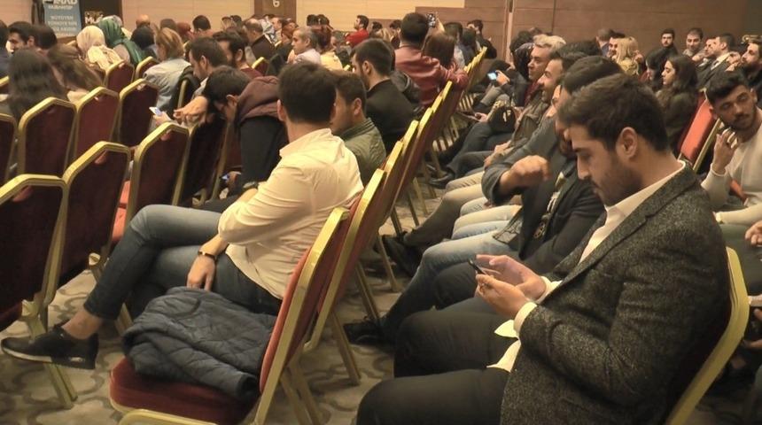 &Uuml;nl&uuml; tasarımcı Şafak &Ccedil;ak M&Uuml;SİAD&rsquo;ta tecr&uuml;belerini paylaştı