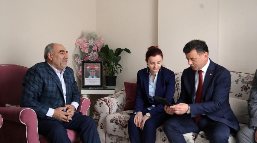 Şehit polisin ailesine anlamlı ziyaret