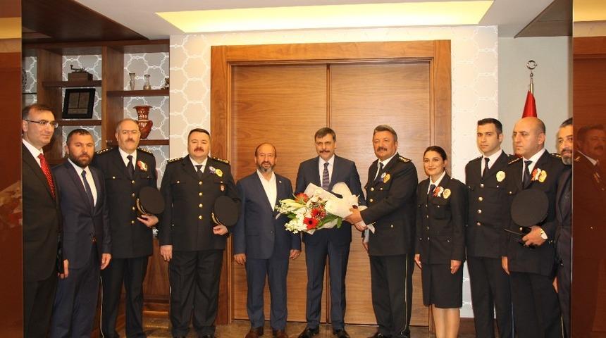 Polislerden Vali &Ccedil;ift&ccedil;i&rsquo;ye ziyaret