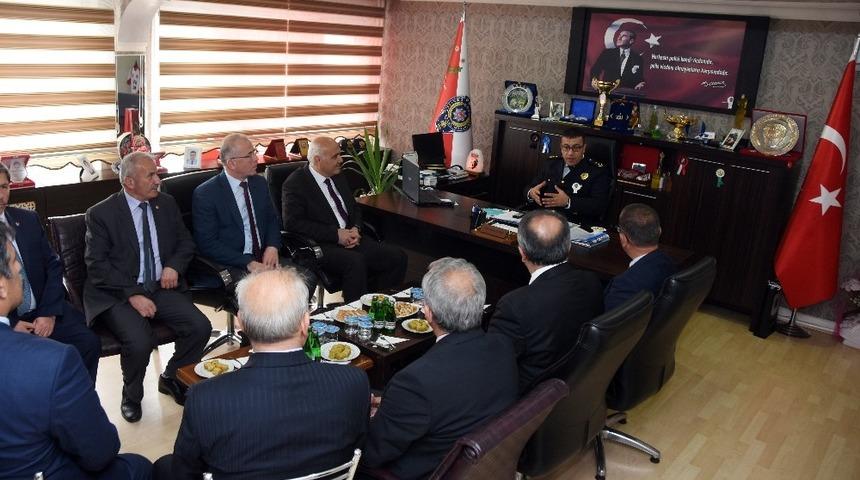 Başkan Acar, İl&ccedil;e Emniyet M&uuml;d&uuml;rl&uuml;ğ&uuml;n&uuml; ziyaret etti