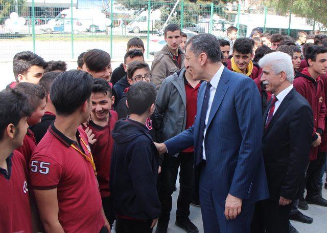 Bakan Selçuk: Yapay zekada öne çıkan ülkeler dünyada söz sahibi olacak (2)