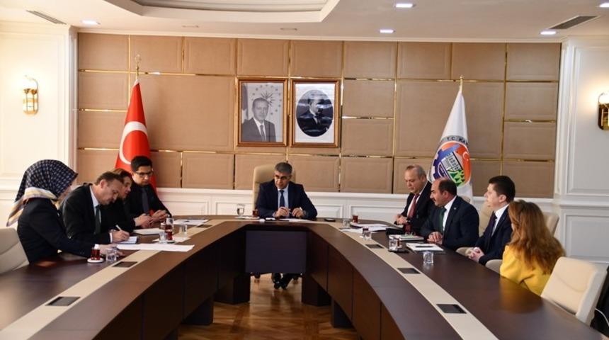 Halk g&uuml;n&uuml; toplantısı Vali G&uuml;rel başkanlığında yapıldı