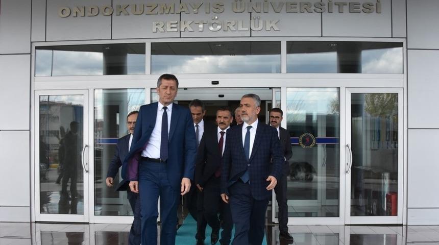 Mill&icirc; Eğitim Bakanı Ziya Sel&ccedil;uk OM&Uuml;&rsquo;de