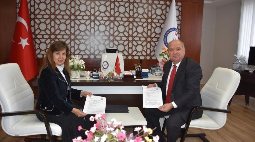 İzmir Demokrasi &Uuml;niversitesi ve İŞKUR&rsquo;dan işbirliği protokol&uuml;