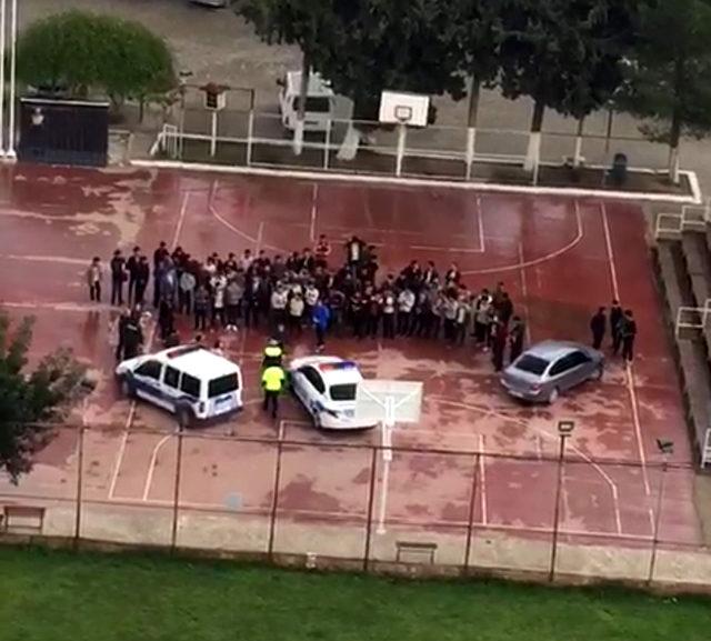 Kavga ihbarı yapılan okulda polislere sürpriz kutlama