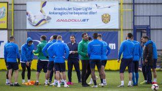 Ankaragücü idmanında Moke ile İlhan Parlak tartıştı