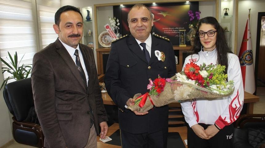 Erzincan Gen&ccedil;lik ve Spor İl M&uuml;d&uuml;rl&uuml;ğ&uuml; Polis Haftasını kutladı