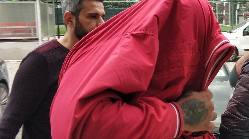 Evinde ve aracında uyuşturucu ele ge&ccedil;en şahıs serbest