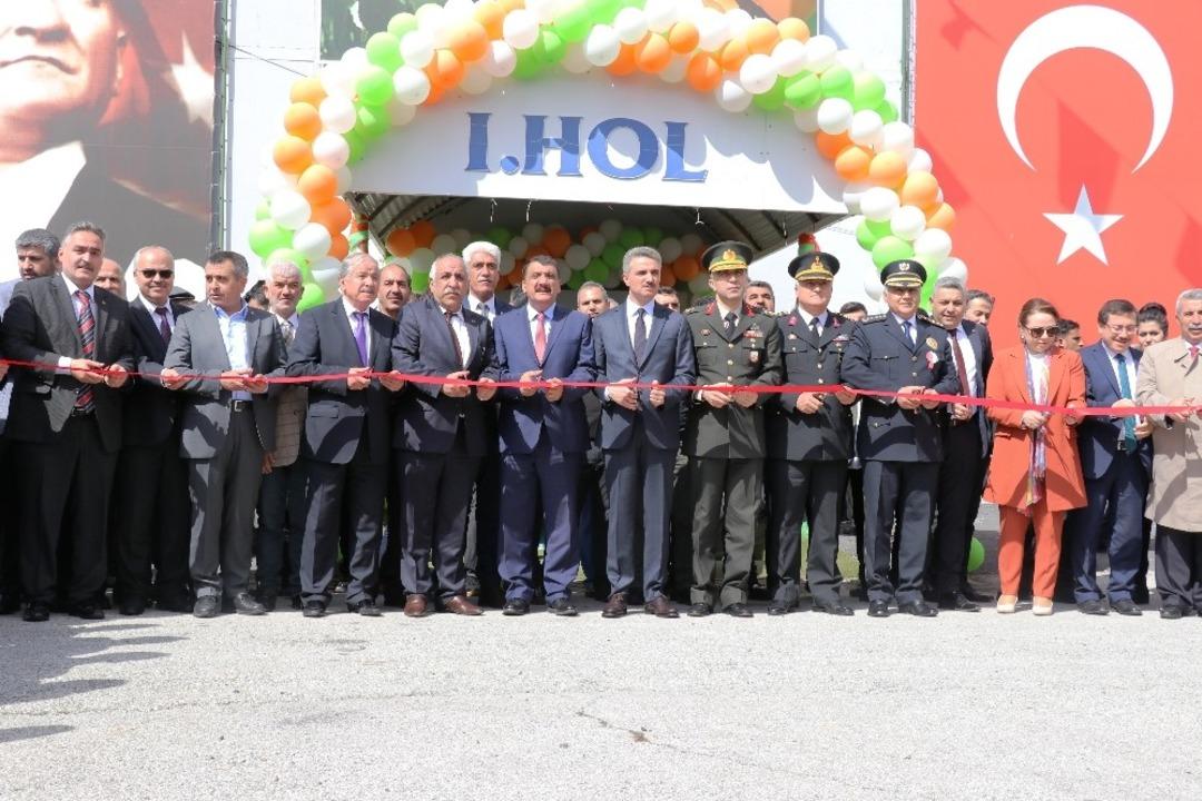 B&ouml;lgenin en b&uuml;y&uuml;k Tarım Fuarı Malatya&rsquo;da a&ccedil;ıldı