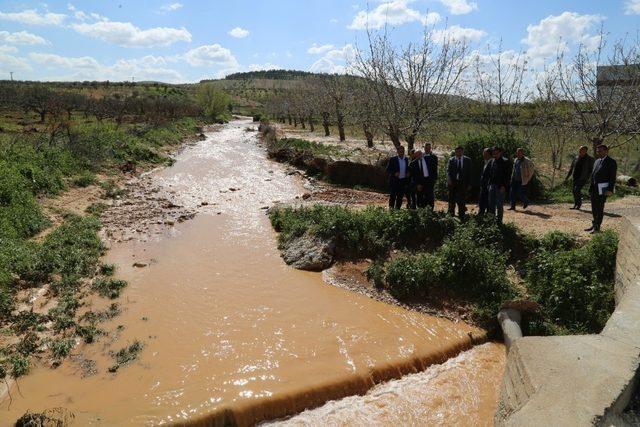 Kaymakam Şahin, Nizip’teki afet bölgelerinde inceleme yaptı