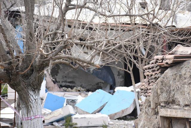 Yangında ölen kişinin, çifte cinayetten arandığı ortaya çıktı