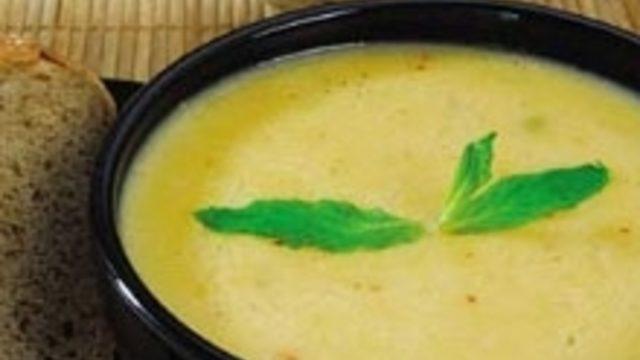Yeşil Mercimekli Erişte Çorbası
