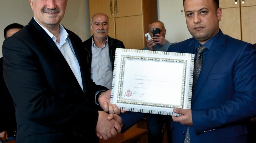 Kahta&rsquo;da İbrahim Yusuf Turanlı mazbatasını aldı